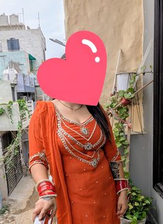 Piya - Intérprete de adultos in New Delhi Photo 2 of 3