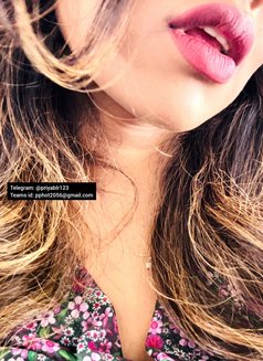 Piyaaa ur sexy GF/Wife(Real & CAM) - puta in Chennai Photo 5 of 7