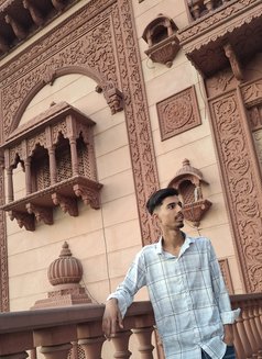 Piyush Mishra - Acompañantes masculino in New Delhi Photo 2 of 5