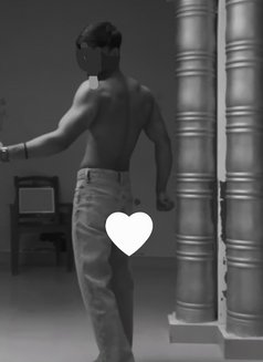 Playboy Noidaš„µ - AcompaƱantes masculino in Noida Photo 1 of 3