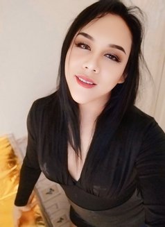 Ploy - Transsexual escort in Muscat Photo 6 of 7