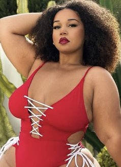 Plum princess - escort in Lomé Photo 2 of 3