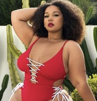 Plum princess - escort in Lomé