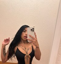 Poala - escort in Paris