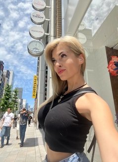 Polina - puta in Tokyo Photo 4 of 8