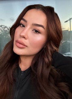 Polina - escort in Hamburg Photo 2 of 4