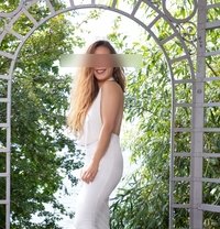 Polly - escort in Frankfurt