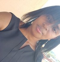 Polly Nkirote - puta in Nairobi