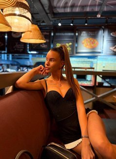 Polly - puta in Beirut Photo 1 of 8