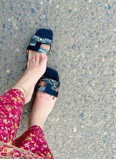 Pooja - escort in Abu Dhabi Photo 3 of 13