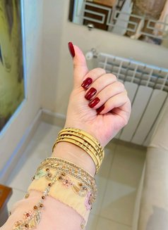 Pooja - escort in Abu Dhabi Photo 9 of 13