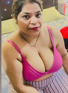 Pooja Aunty - escort in New Delhi Photo 4 of 5