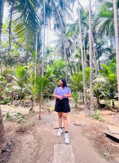 Pooja - puta in Mumbai Photo 2 of 2