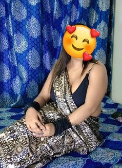 Independent house wife - puta in New Delhi Photo 2 of 18