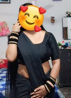 Independent house wife - puta in New Delhi Photo 8 of 18
