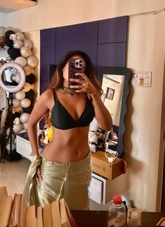 Pooja genuine - dominatrix in Kochi Photo 2 of 6