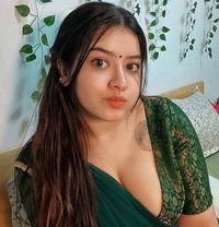 Pooja - puta in Mumbai