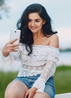 Pooja - puta in New Delhi Photo 1 of 2