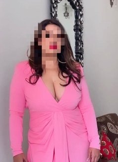 Sexy Bhabhi for online services - escort in Gurgaon Photo 2 of 3