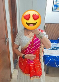 Pooja Married Housewife - puta in Gurgaon Photo 5 of 9