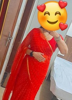Pooja Married Housewife - puta in Gurgaon Photo 6 of 9