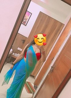 Pooja Married Housewife - puta in Gurgaon Photo 9 of 9