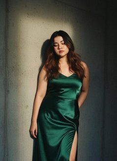 Pooja Sharma Independent Girl - puta in New Delhi Photo 2 of 4