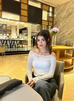 Pooja Singh - puta in Abu Dhabi Photo 2 of 4