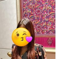 Poonam - puta in New Delhi Photo 1 of 6
