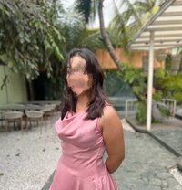 Poonam Joshi Escort Service 24 Hours - puta in Surat