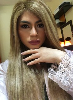Poppers Kinky Mistress Pristine - Dominadora transexual in Dubai Photo 4 of 17