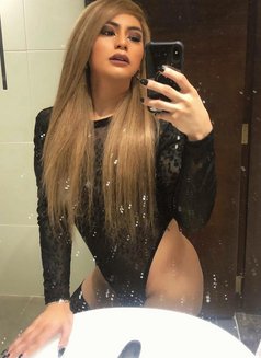 Poppers Kinky Mistress Pristine - Transsexual dominatrix in Dubai Photo 12 of 17