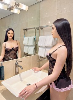 THAI TS POPPY IN LONDON - Transsexual escort in London Photo 7 of 10