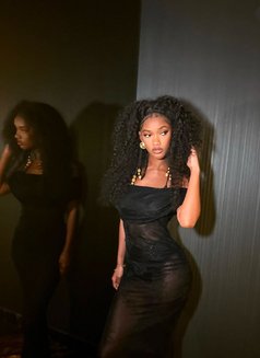 Posh - escort in Beirut Photo 3 of 4