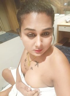Shemale Diya Big Boobs LundSucker - Transsexual escort in Mumbai Photo 4 of 21