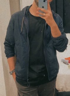 Posty the rockstar - Male escort in Ahmedabad Photo 1 of 5