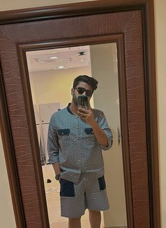 Posty the rockstar - Male escort in Ahmedabad Photo 4 of 5