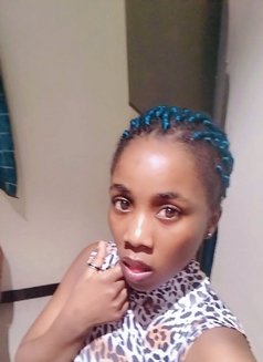 Pple - puta in Mumbai Photo 1 of 2