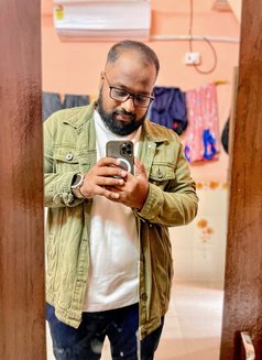 Praattik Fun - masseur in Navi Mumbai Photo 2 of 5