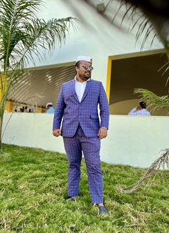 Praattik Fun - masseur in Navi Mumbai Photo 4 of 5