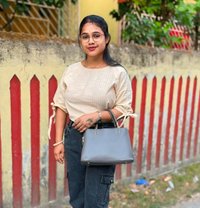 Prachi Gupta - puta in Pune