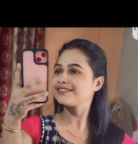 Prachi Gupta - puta in Pune