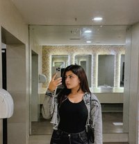 Prachi Independent - puta in Abu Dhabi