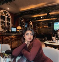 Prachi Independent - puta in Abu Dhabi