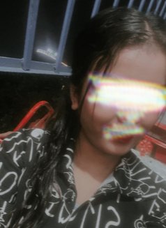 Prachi - puta in New Delhi Photo 2 of 7