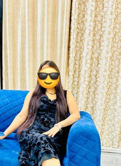 Prachi - escort in Noida Photo 1 of 2
