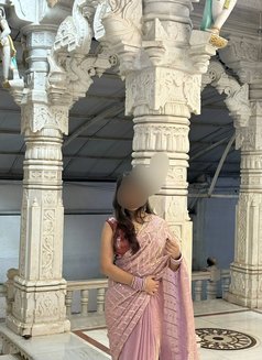 Prachi - puta in Pune Photo 2 of 4