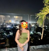 Prachi - puta in Dubai
