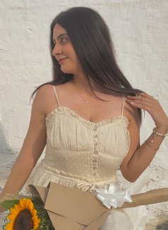 Prachi Indian Model - puta in Dubai Photo 3 of 5
