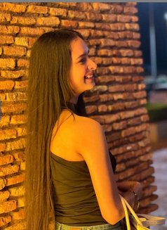 Prachi Panday - escort in Hyderabad Photo 2 of 4